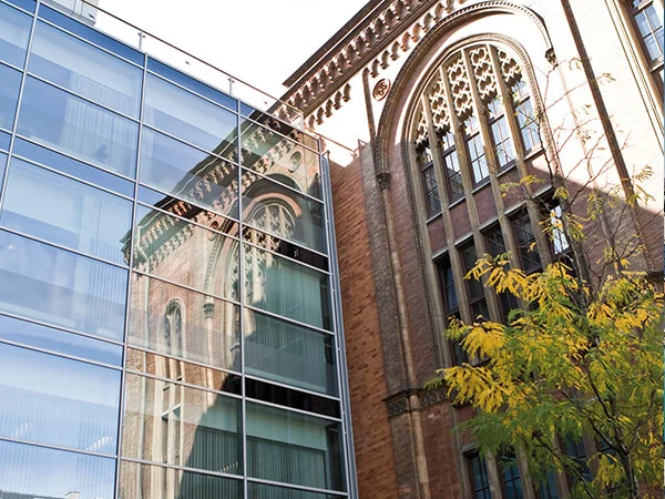 ISAR Klinikum München Das ISAR Klinikum zählt zu den besten Kliniken Deutschlands. Bei über 800 Mitarbeitern und jährlich mehr als 10 000 behandelten Patienten haben sowohl das Sparen von Wasser & Energie als auch die Hygiene & Vermeidung von Keimbildung einen ausgesprochen hohen Stellenwert.